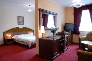 Отель Hotel AGAT Пётркув-Трыбунальский Двухместный номер Делюкс с 2 отдельными кроватями-3
